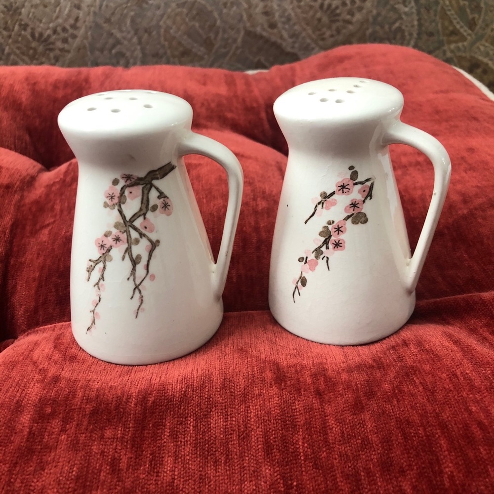 Vintage Salt & Pepper Shakers - Picture 2 of 4